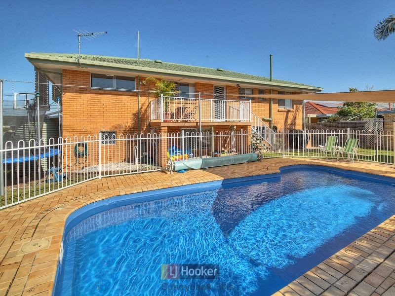 18 Tandanya Street, Mansfield QLD 4122