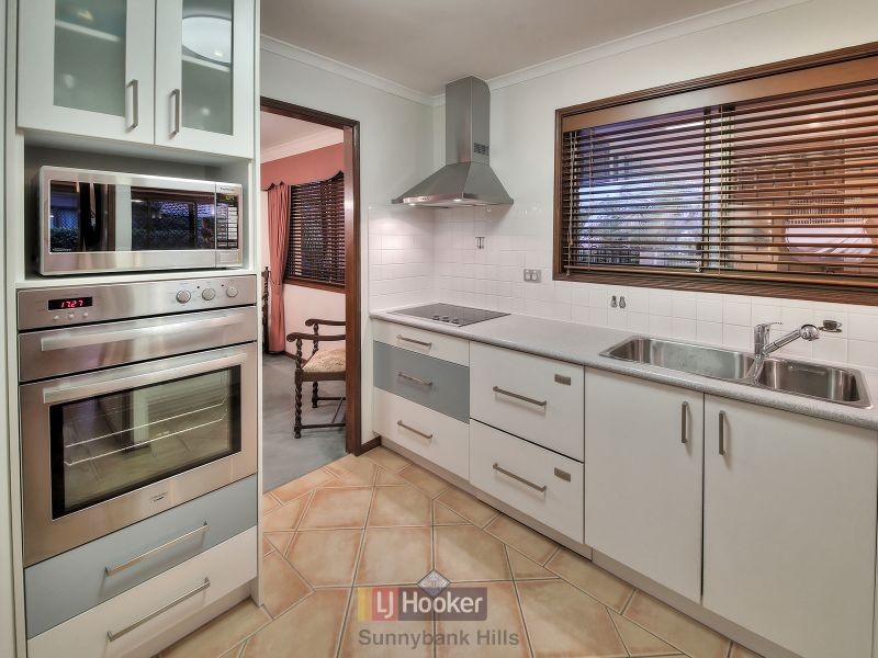 8 Firelight Street, Sunnybank Hills QLD 4109