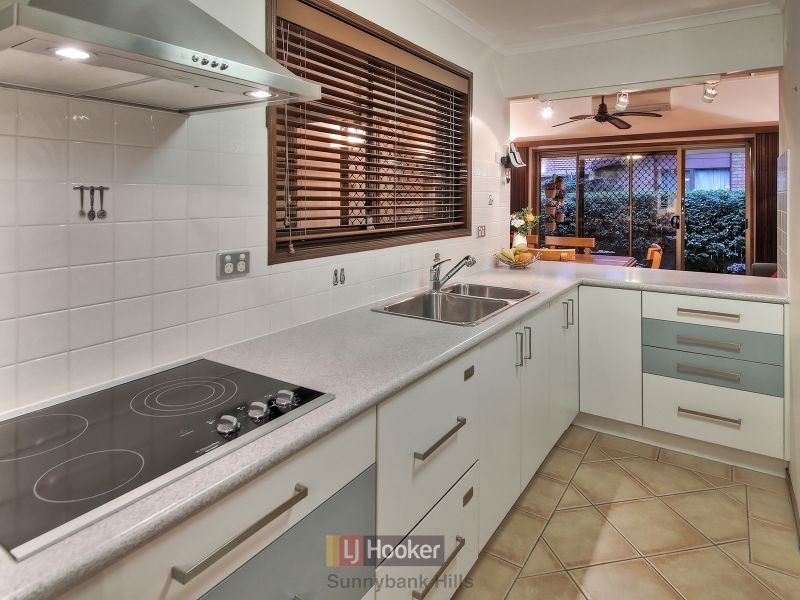 8 Firelight Street, Sunnybank Hills QLD 4109