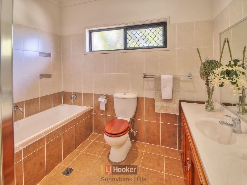 20 Trevi Close, Eight Mile Plains QLD 4113