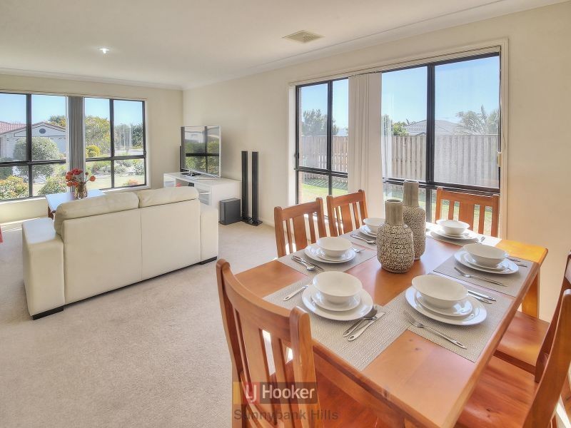 2 Apsley Crescent, Parkinson QLD 4115