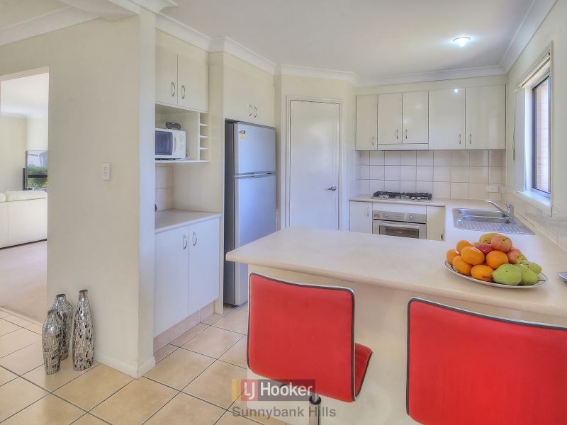 2 Apsley Crescent, Parkinson QLD 4115