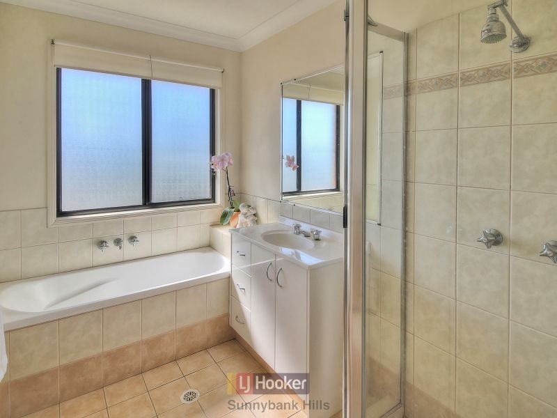 2 Apsley Crescent, Parkinson QLD 4115