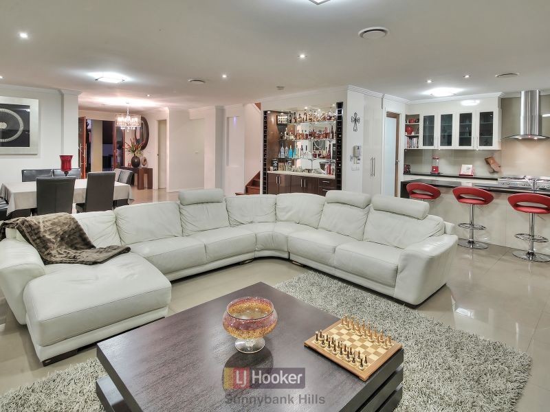 11 Grasmere Place, Carindale QLD 4152