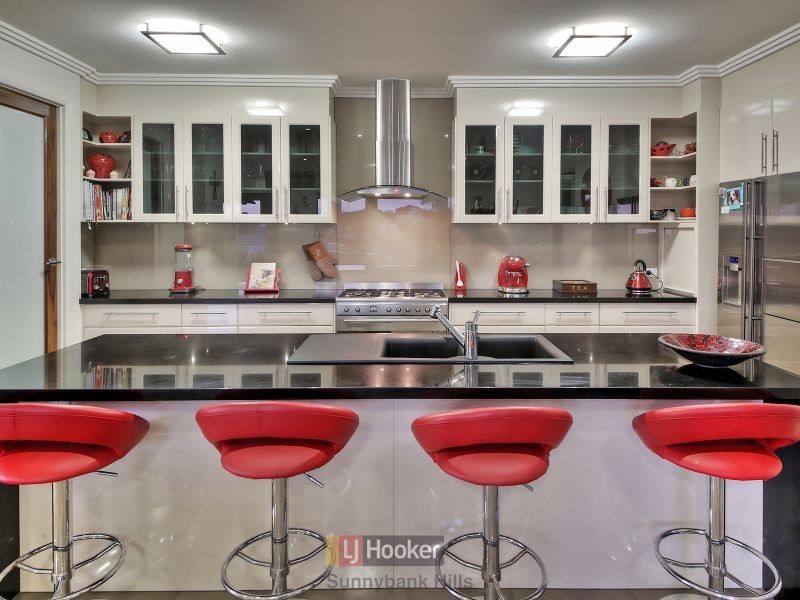 11 Grasmere Place, Carindale QLD 4152