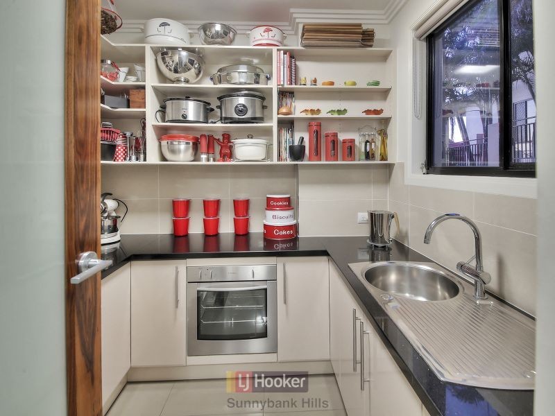 11 Grasmere Place, Carindale QLD 4152