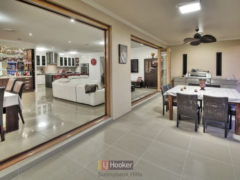 11 Grasmere Place, Carindale QLD 4152