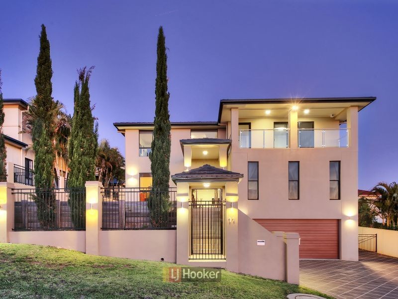 11 Grasmere Place, Carindale QLD 4152