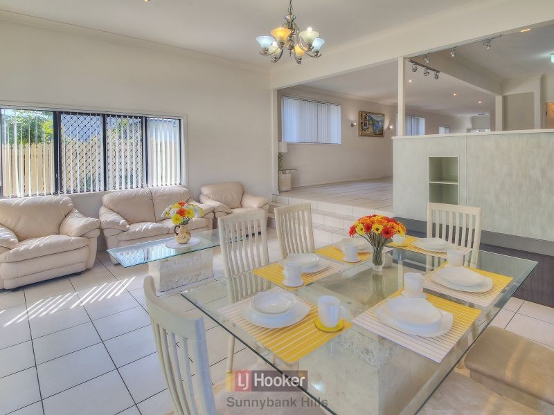 32 Gatling Road, Cannon Hill QLD 4170