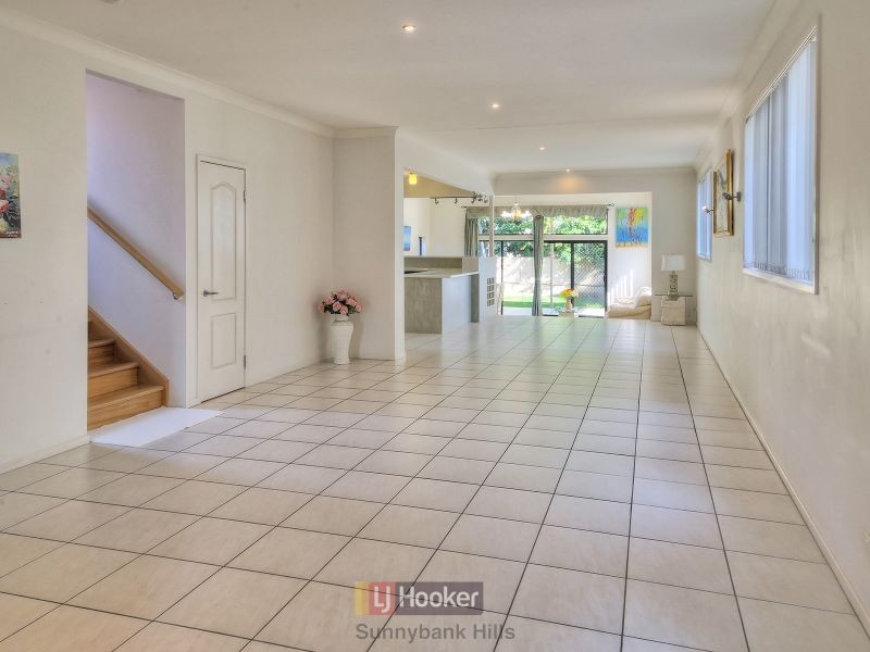 32 Gatling Road, Cannon Hill QLD 4170