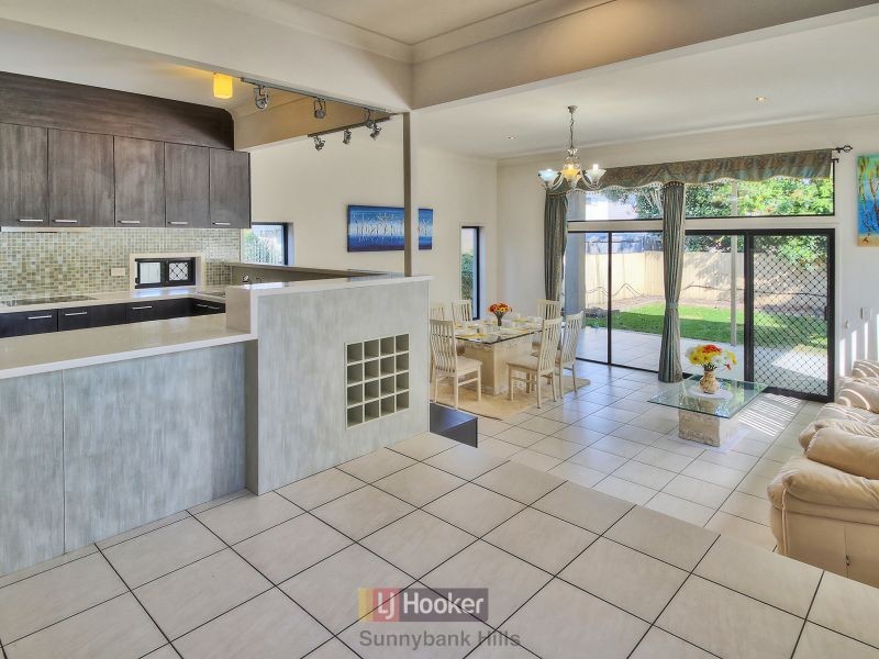 32 Gatling Road, Cannon Hill QLD 4170