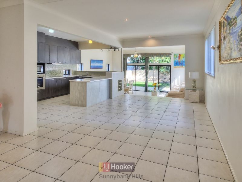 32 Gatling Road, Cannon Hill QLD 4170