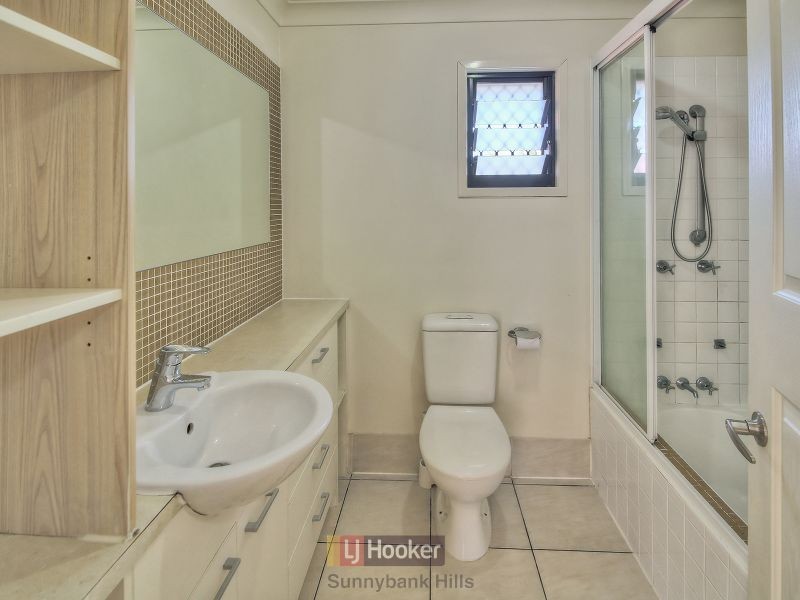 32 Gatling Road, Cannon Hill QLD 4170
