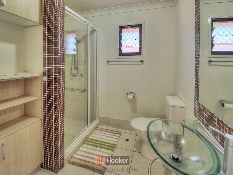 32 Gatling Road, Cannon Hill QLD 4170