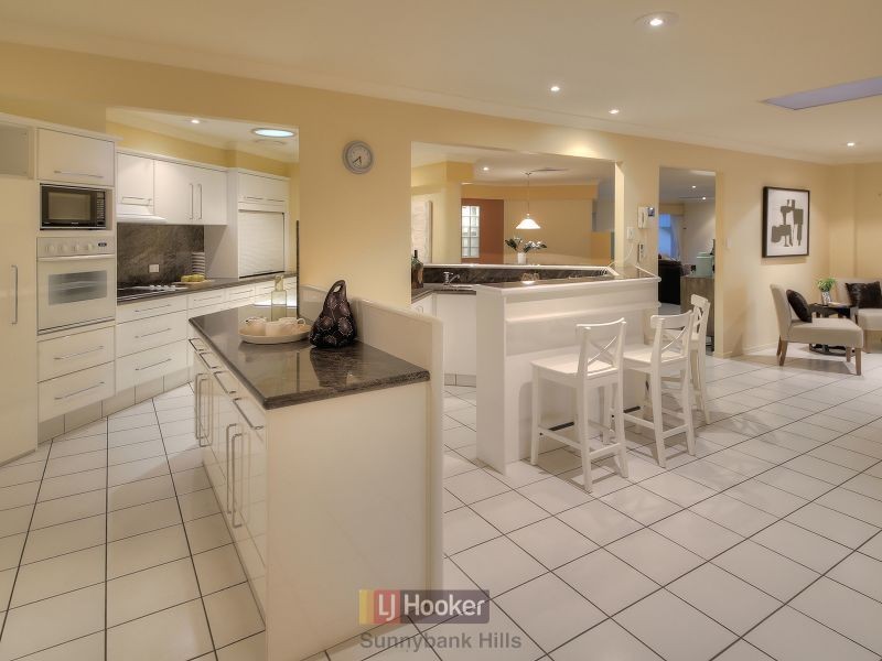 16 Wilonda Street, Robertson QLD 4109