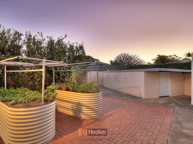 16 Wilonda Street, Robertson QLD 4109