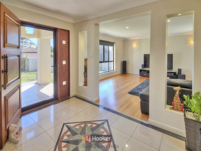 8 Apple Blossom Place, Eight Mile Plains QLD 4113
