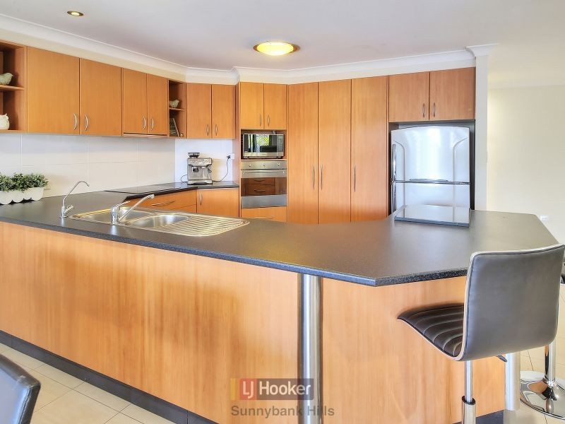 8 Apple Blossom Place, Eight Mile Plains QLD 4113