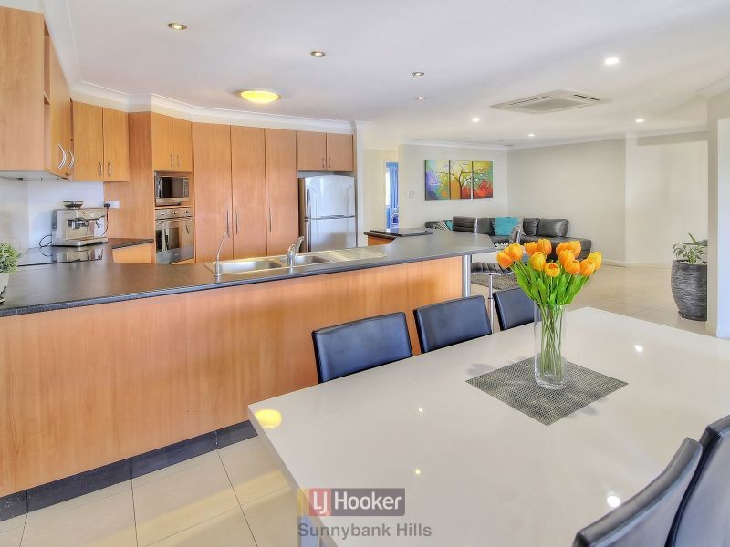 8 Apple Blossom Place, Eight Mile Plains QLD 4113