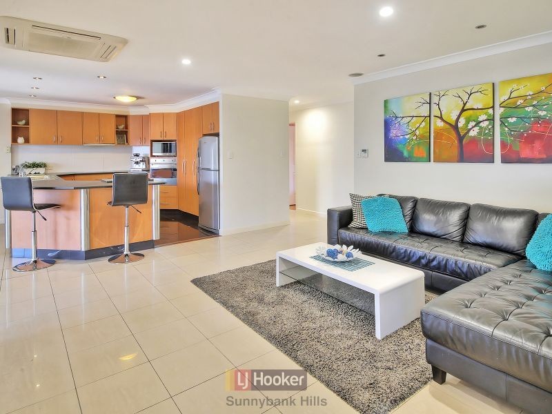 8 Apple Blossom Place, Eight Mile Plains QLD 4113