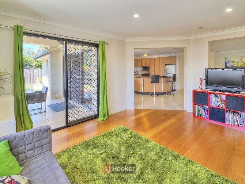 8 Apple Blossom Place, Eight Mile Plains QLD 4113