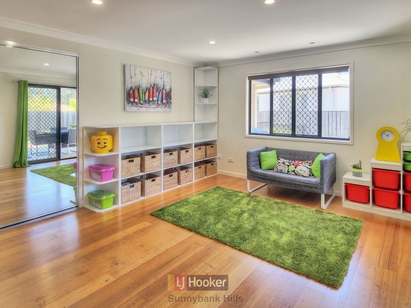 8 Apple Blossom Place, Eight Mile Plains QLD 4113