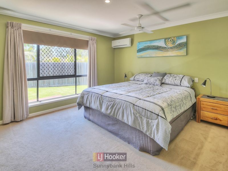 8 Apple Blossom Place, Eight Mile Plains QLD 4113