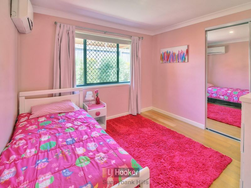 8 Apple Blossom Place, Eight Mile Plains QLD 4113