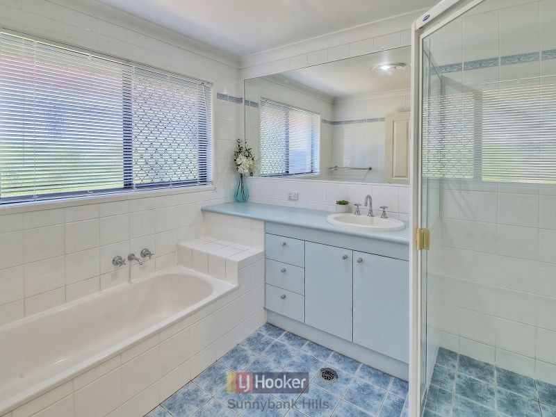 8 Apple Blossom Place, Eight Mile Plains QLD 4113
