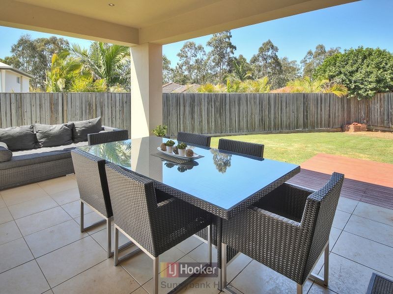 8 Apple Blossom Place, Eight Mile Plains QLD 4113