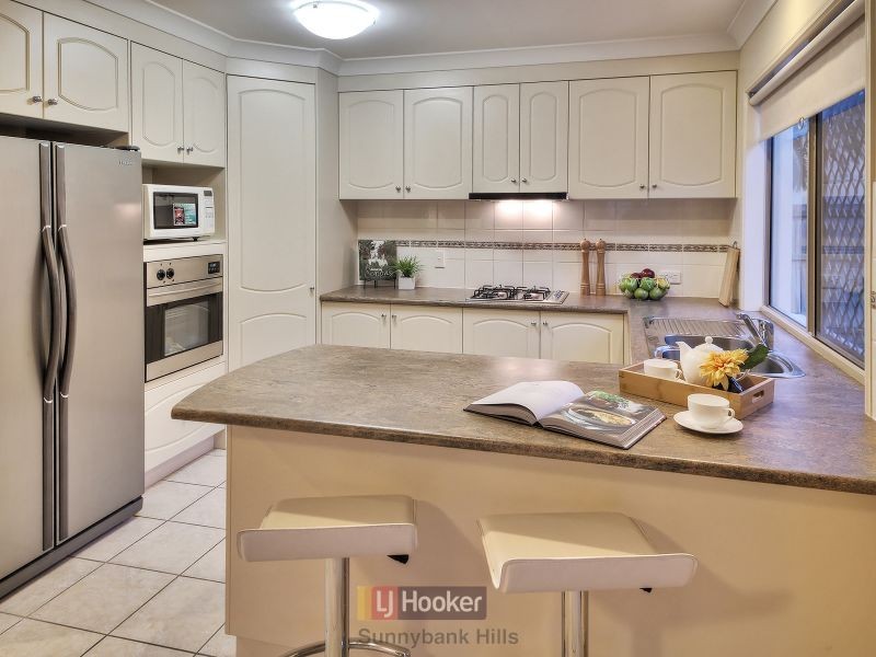 16 Regal Place, Eight Mile Plains QLD 4113