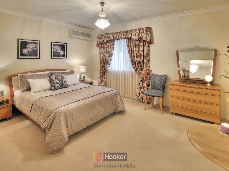 16 Regal Place, Eight Mile Plains QLD 4113