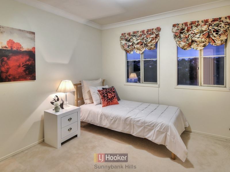 16 Regal Place, Eight Mile Plains QLD 4113