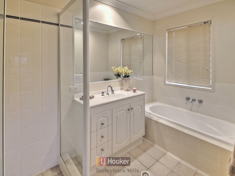 16 Regal Place, Eight Mile Plains QLD 4113