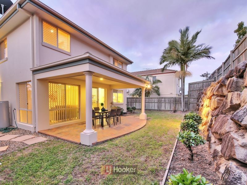 16 Regal Place, Eight Mile Plains QLD 4113