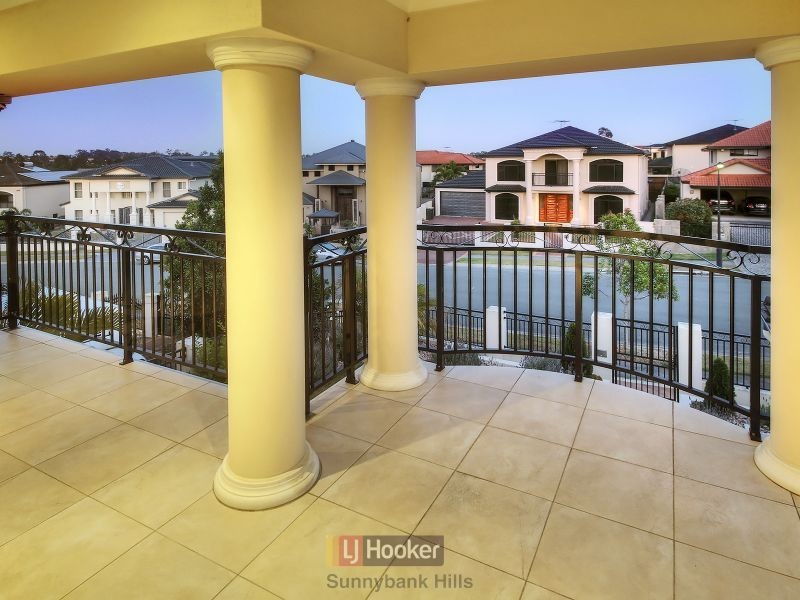 135 The Parkway, Stretton QLD 4116