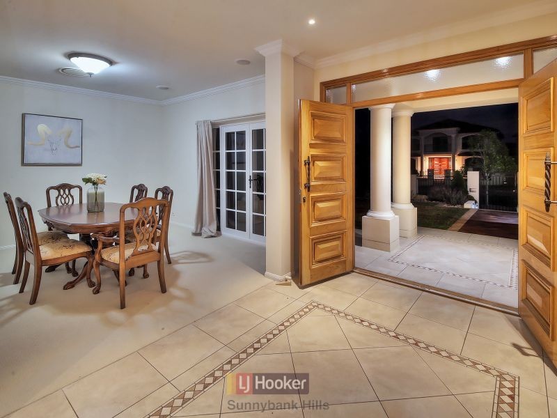 135 The Parkway, Stretton QLD 4116