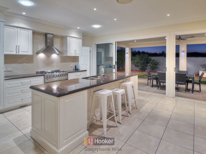 135 The Parkway, Stretton QLD 4116