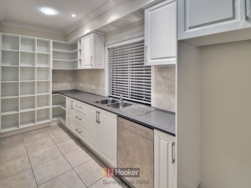 135 The Parkway, Stretton QLD 4116