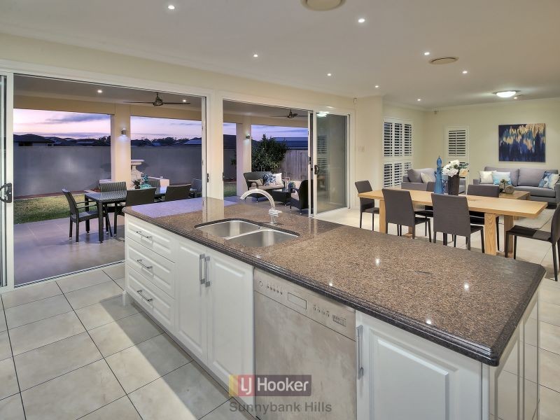 135 The Parkway, Stretton QLD 4116