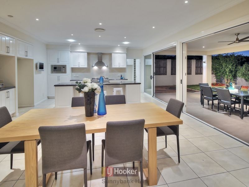 135 The Parkway, Stretton QLD 4116