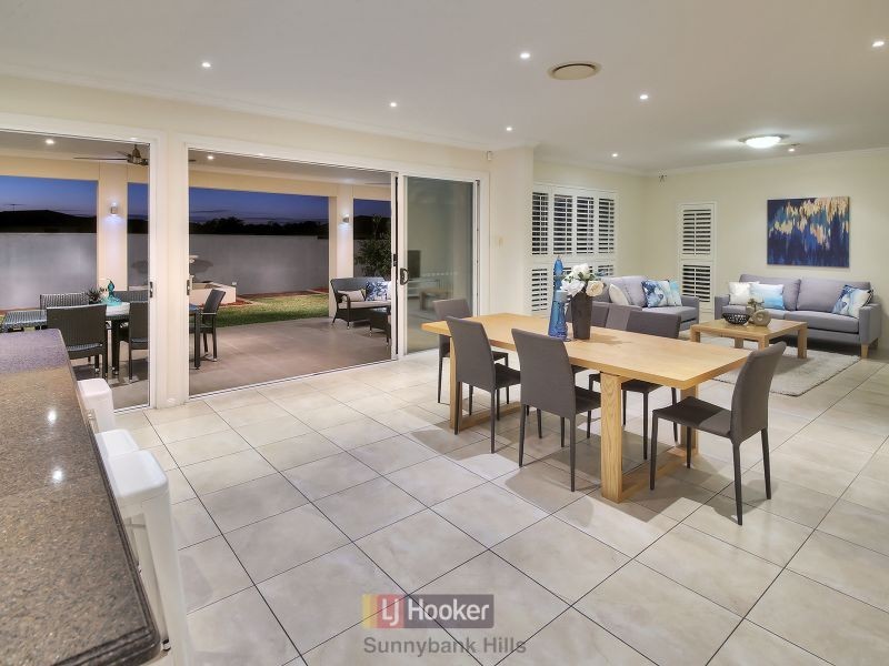 135 The Parkway, Stretton QLD 4116