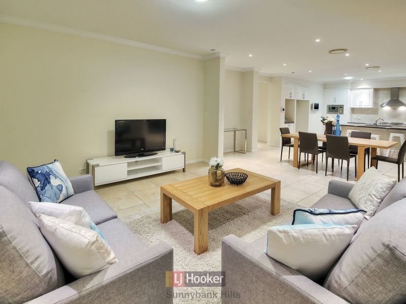 135 The Parkway, Stretton QLD 4116