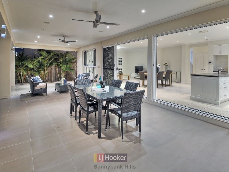 135 The Parkway, Stretton QLD 4116