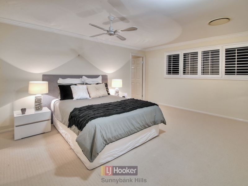 135 The Parkway, Stretton QLD 4116