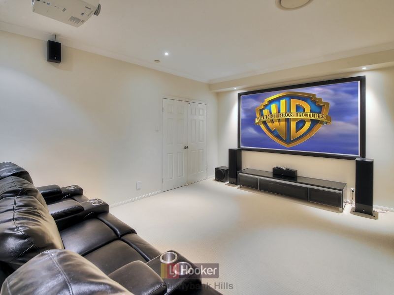 135 The Parkway, Stretton QLD 4116