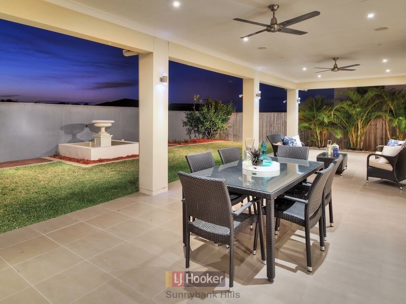 135 The Parkway, Stretton QLD 4116