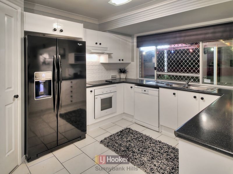 6 Golden Rain Place, Stretton QLD 4116