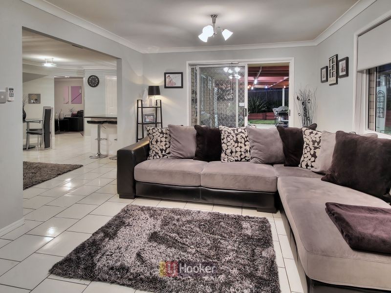 6 Golden Rain Place, Stretton QLD 4116