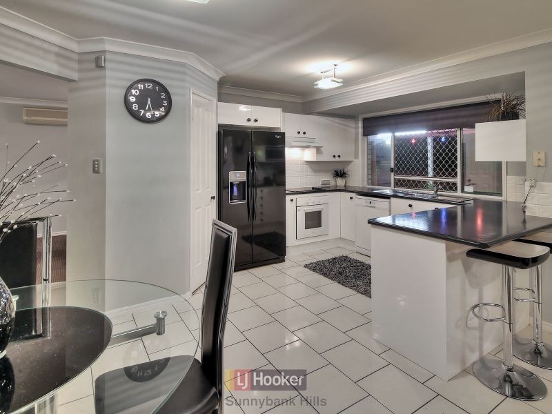 6 Golden Rain Place, Stretton QLD 4116